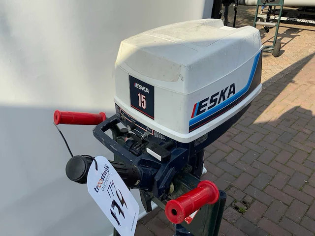 Eska 15 buitenboordmotor - afbeelding 4 van  5