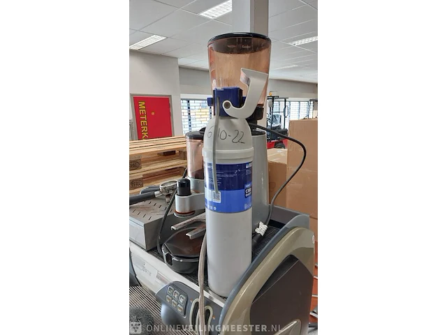 Espresso koffiemachine met bonenmaler op onderstel faema en espresso italiano, smart en md3000 - afbeelding 3 van  13