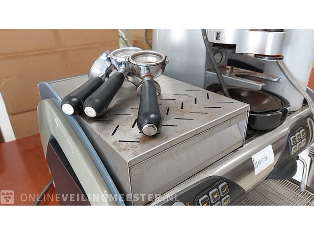 Espresso koffiemachine met bonenmaler op onderstel faema en espresso italiano, smart en md3000 - afbeelding 4 van  13