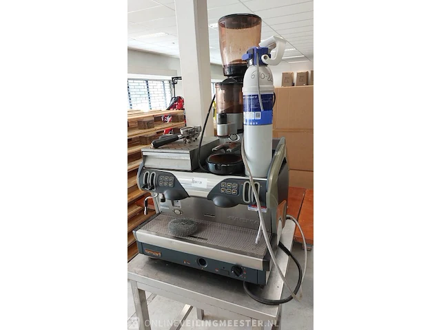 Espresso koffiemachine met bonenmaler op onderstel faema en espresso italiano, smart en md3000 - afbeelding 7 van  13