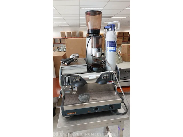 Espresso koffiemachine met bonenmaler op onderstel faema en espresso italiano, smart en md3000 - afbeelding 8 van  13