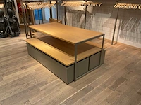 Esprit - winkelinrichting - tafels en displays - afbeelding 3 van  12