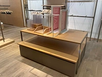Esprit - winkelinrichting - tafels en displays - afbeelding 11 van  12