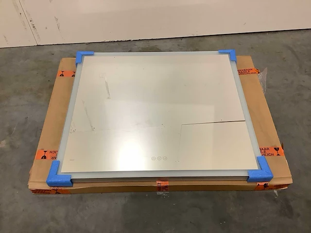 Ess lugano - led - badkamer spiegel aluminium 90x80cm - afbeelding 1 van  4