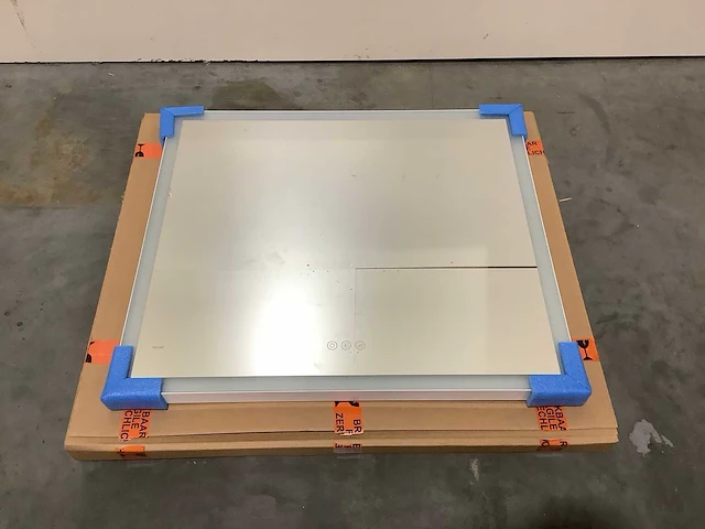 Ess lugano - led - badkamer spiegel wit 80x70cm - afbeelding 1 van  5