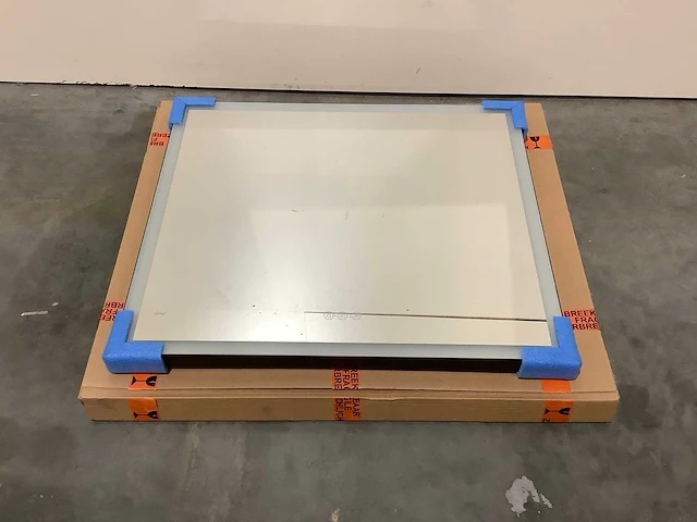 Ess lugano - led - badkamer spiegel zwart 80x70cm - afbeelding 1 van  5