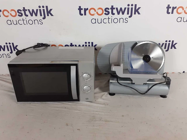 Essentiel-b microgolfoven eg204s titane & fritel snijmachine sl 3855 - afbeelding 2 van  4