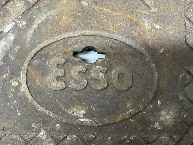 Esso putdeksel - afbeelding 2 van  2