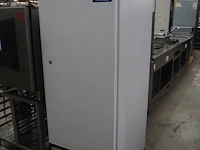 Esta - afbeelding 1 van  7