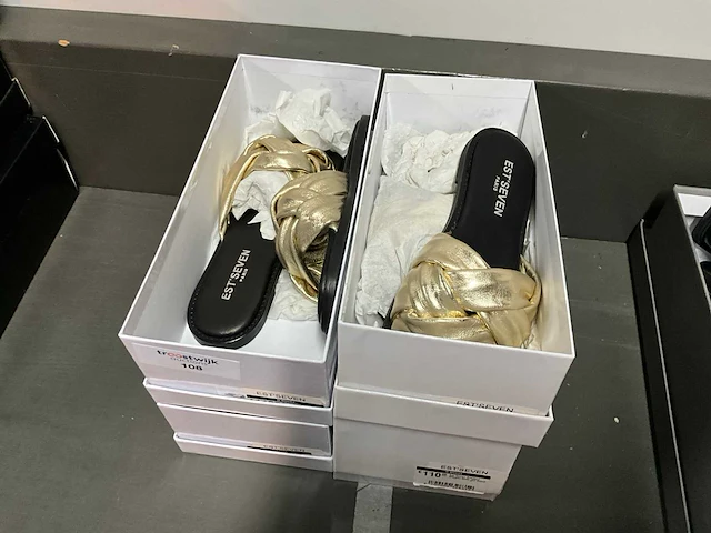Est'seven braided gold slippers (4x) - afbeelding 1 van  3