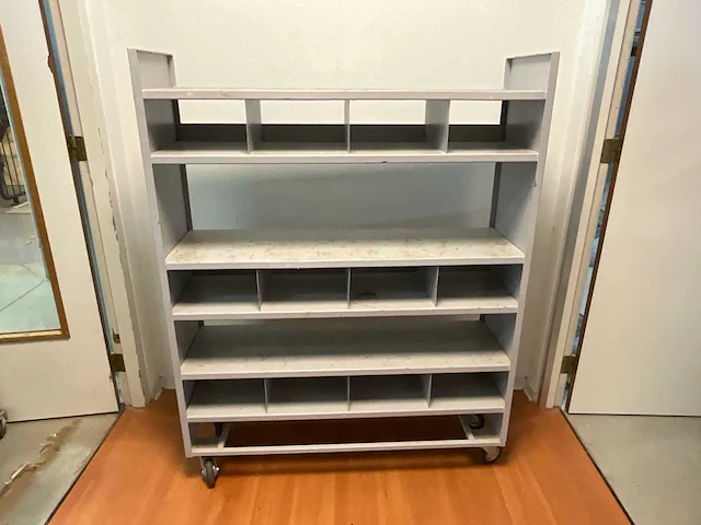Etagewagen v.v. 3 niveaus en vakkenindeling 117x35x149cm (3x) - afbeelding 1 van  4