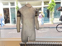 Etalagepop met marmeren voet - afbeelding 1 van  3
