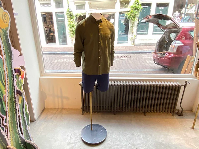 Etalagepop met marmeren voet - afbeelding 2 van  3