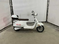 Etalian - snorscooter - retro - e-scooter - afbeelding 8 van  14