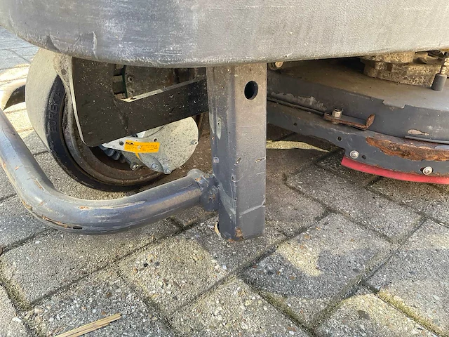 Eureka e75/2 vloerreiniger - zit schrob-/zuigmachine - afbeelding 7 van  15