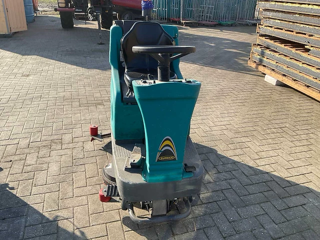 Eureka e75/2 vloerreiniger - zit schrob-/zuigmachine - afbeelding 9 van  15