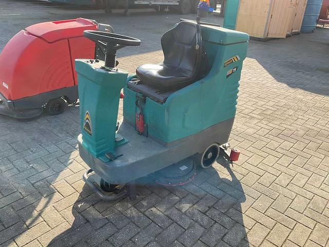 Eureka e75/2 vloerreiniger - zit schrob-/zuigmachine - afbeelding 10 van  15