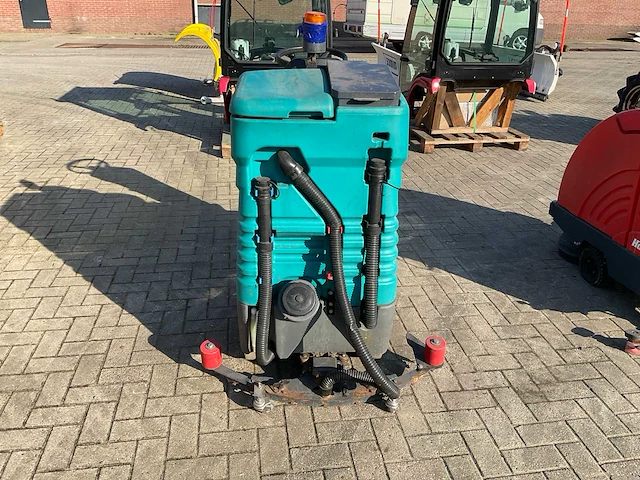 Eureka e75/2 vloerreiniger - zit schrob-/zuigmachine - afbeelding 11 van  15