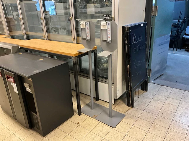 Euro products desinfectie zuilen (2x) - afbeelding 1 van  6