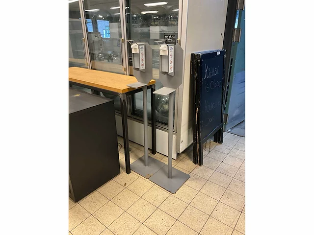 Euro products desinfectie zuilen (2x) - afbeelding 2 van  6