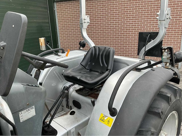 Euro trac - 2009 - f40ii - vierwielaangedreven landbouwtractor - afbeelding 11 van  24