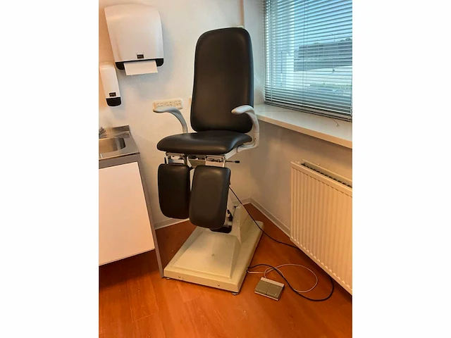 Euroclinic podopeg classe 1 behandelstoel - afbeelding 1 van  7