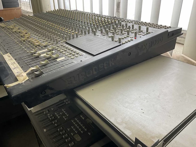 Eurodesk mixing console - afbeelding 4 van  5
