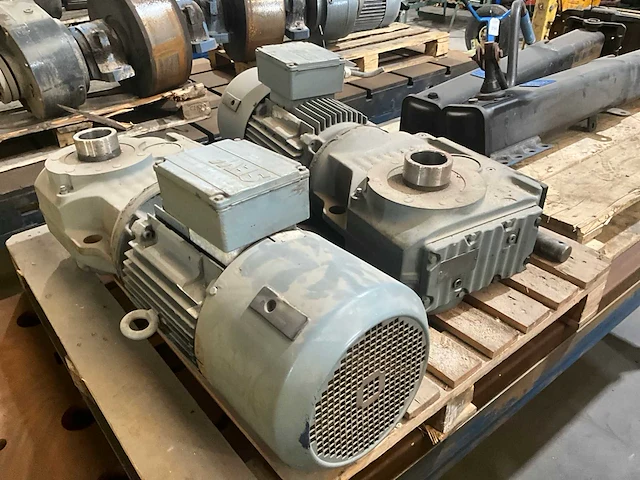 Eurodrive elektromotor (2x) - afbeelding 1 van  3