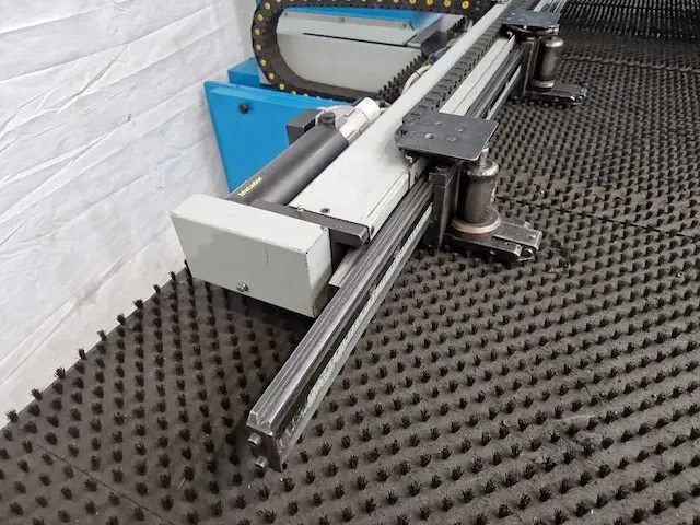 Euromac - cx 1000 30 - pons-nibbelmachine - afbeelding 9 van  15