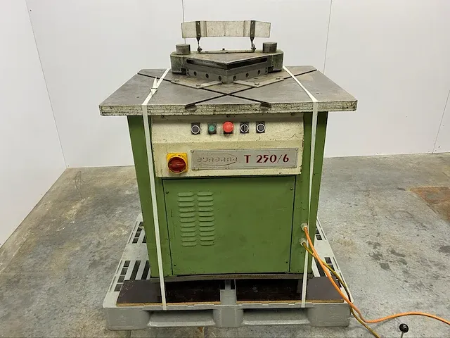 Euromac t 250/6 hydraulische hoekschaar - afbeelding 1 van  6