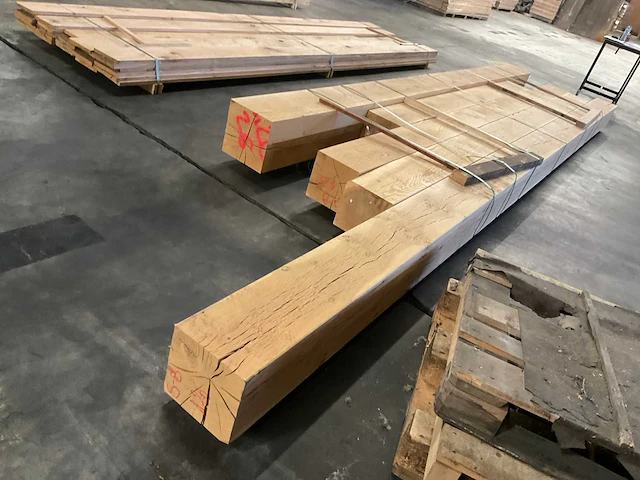 Europees eiken balken geschaafd 220x220 mm en 250x250 mm (5x) - afbeelding 3 van  5