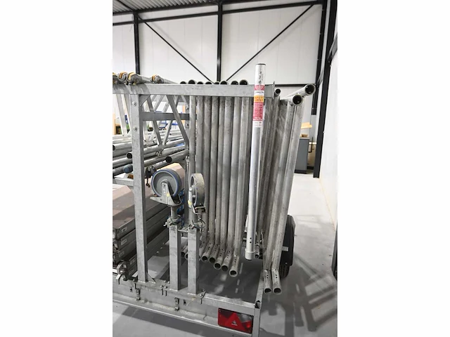 Euroscaffold - 15.2 meter aluminium rolsteiger met aanhanger - afbeelding 2 van  10