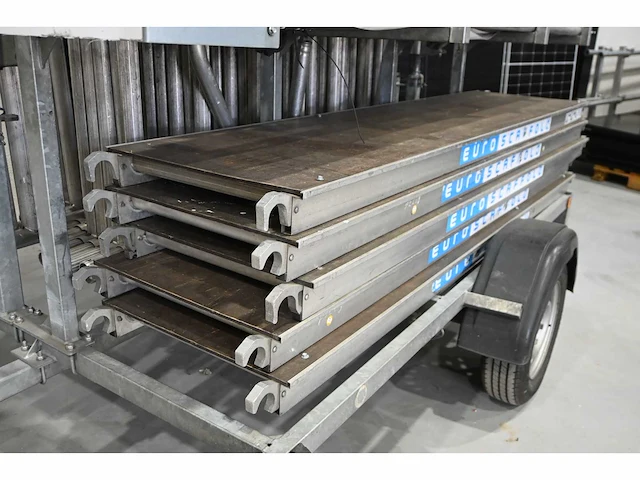 Euroscaffold - 15.2 meter aluminium rolsteiger met aanhanger - afbeelding 4 van  10