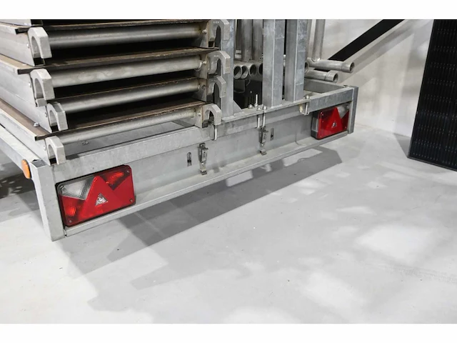 Euroscaffold - 15.2 meter aluminium rolsteiger met aanhanger - afbeelding 10 van  10