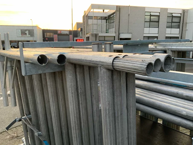 Euroscaffold steigeraanhanger met rolsteiger - afbeelding 3 van  22