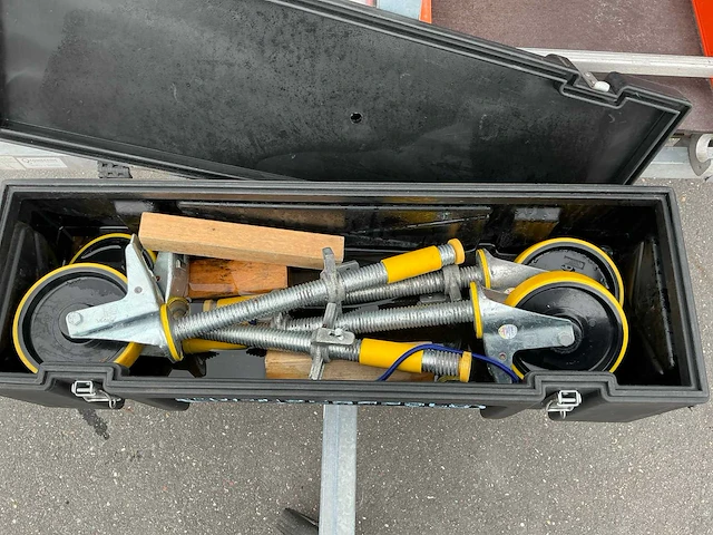 Euroscaffold steigeraanhanger met rolsteiger - afbeelding 17 van  18