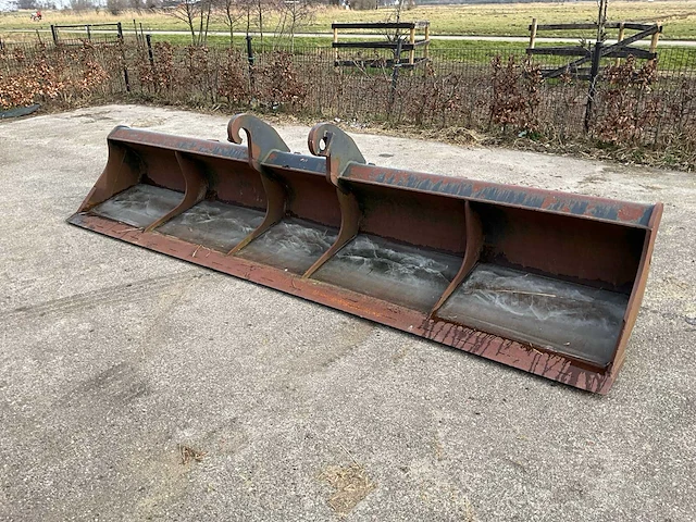 Eurosteel graafbak “cw30” - afbeelding 1 van  6