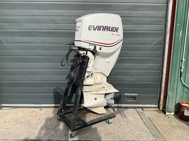 Evinrude - e-tec 2-takt - 150 pk - buitenboordmotor - afbeelding 17 van  21
