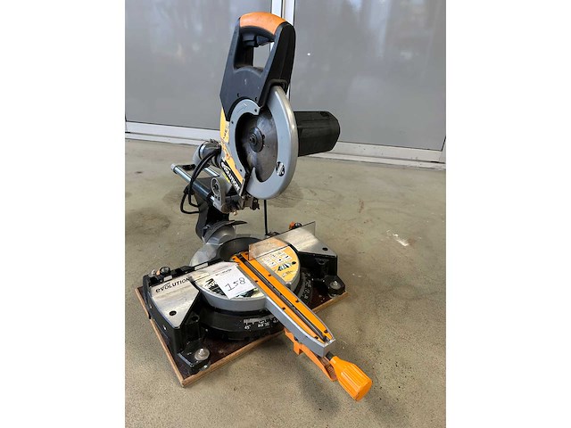 Evolution afkortzaag - afbeelding 4 van  6