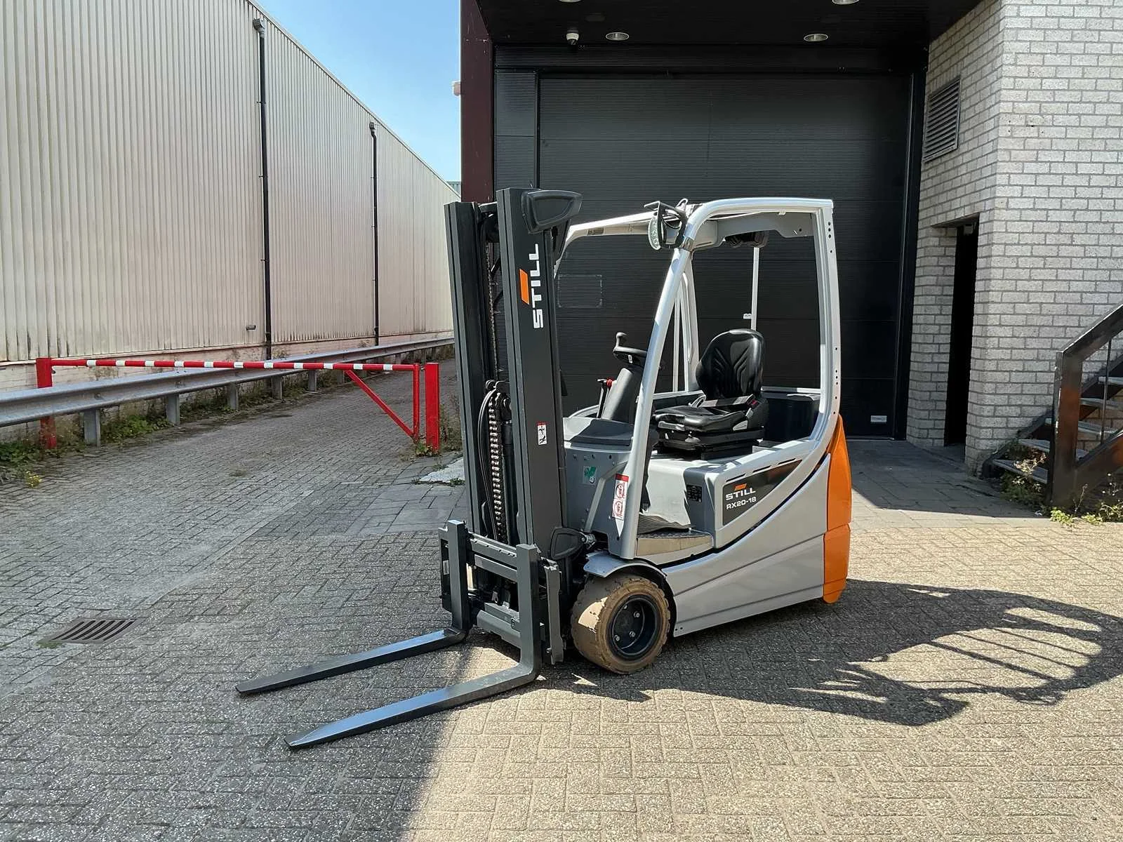 Ex rental and lease forklifts and internal transport