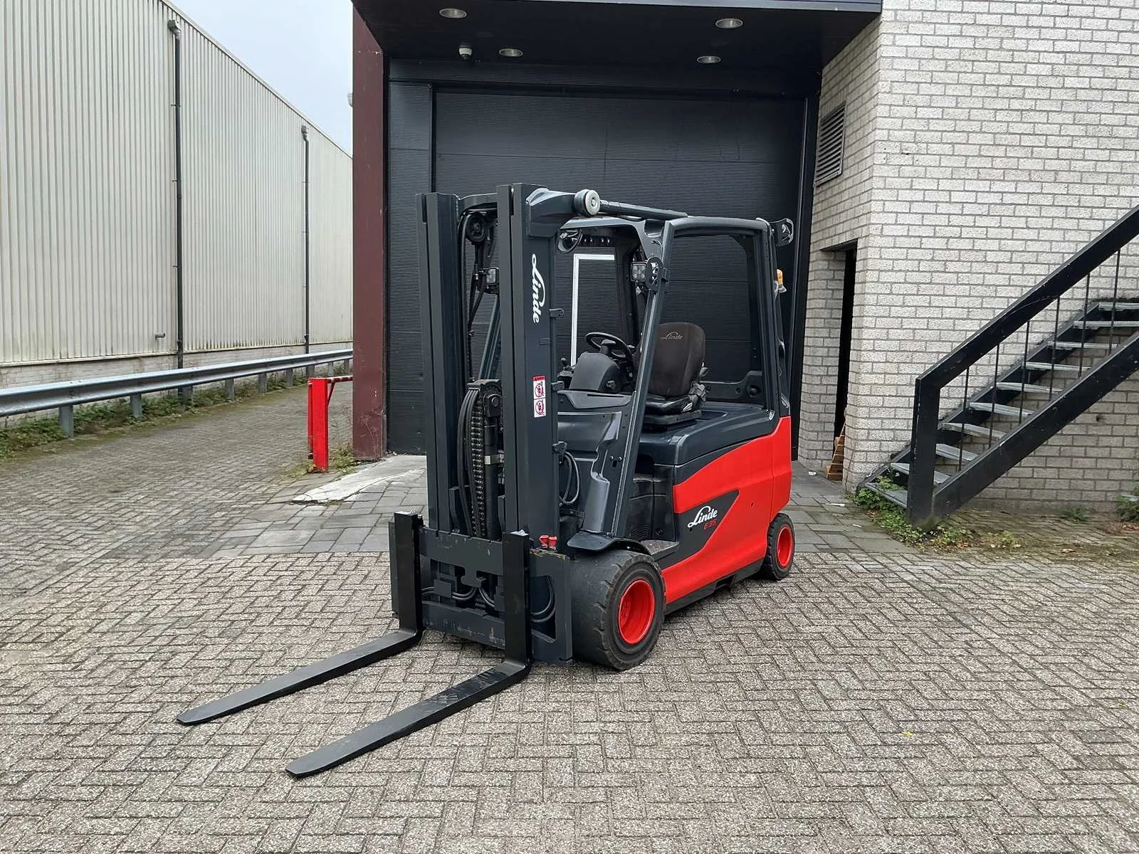 Ex rental and lease forklifts and internal transport
