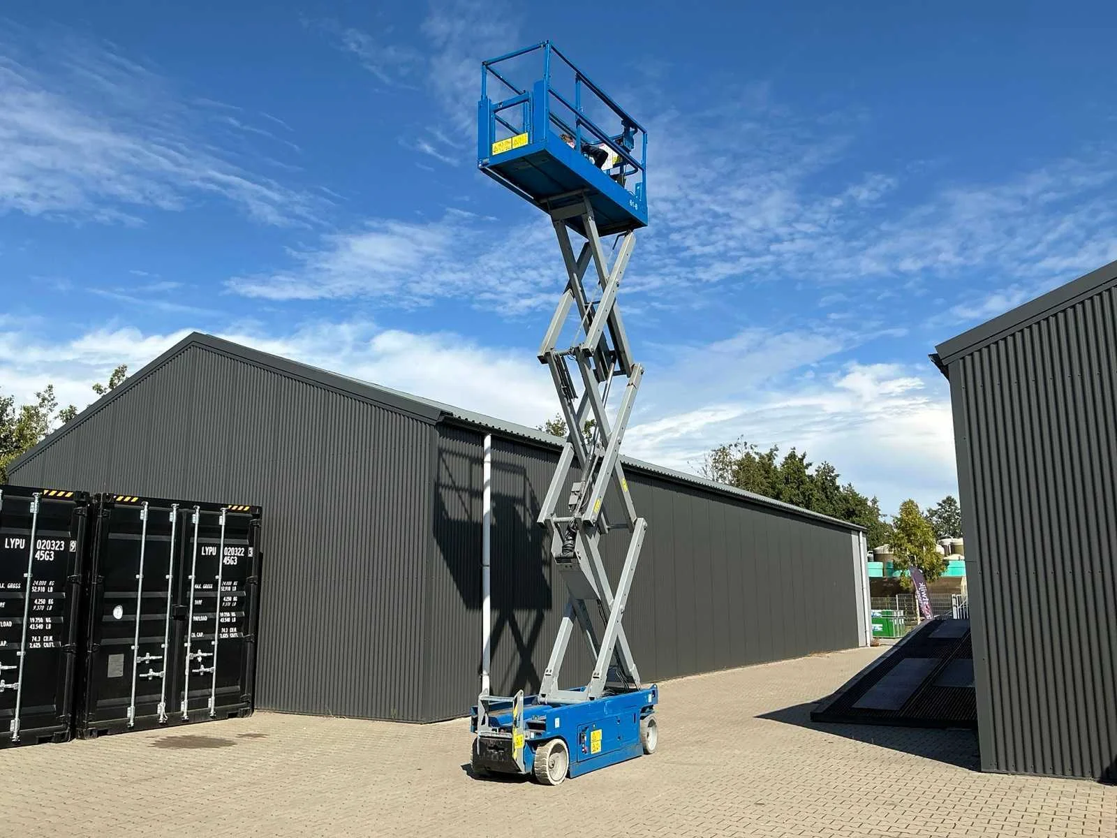 Ex rental, hoogwerkers, graafmachines, voertuigen, shelters, aanbouwdelen en gereedschappen