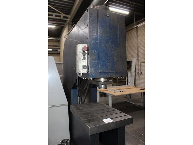 Excenterpers / ponsmachine doedijns 40 ton. - afbeelding 3 van  5