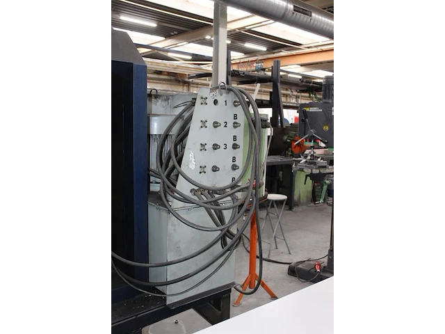 Excenterpers / ponsmachine doedijns 40 ton. - afbeelding 5 van  5