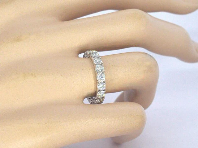 Exclusieve witgouden alliance ring met diamanten - afbeelding 2 van  11