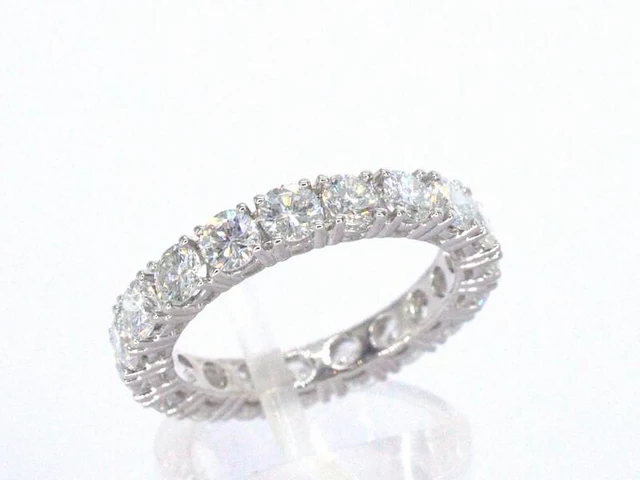 Exclusieve witgouden alliance ring met diamanten - afbeelding 3 van  11