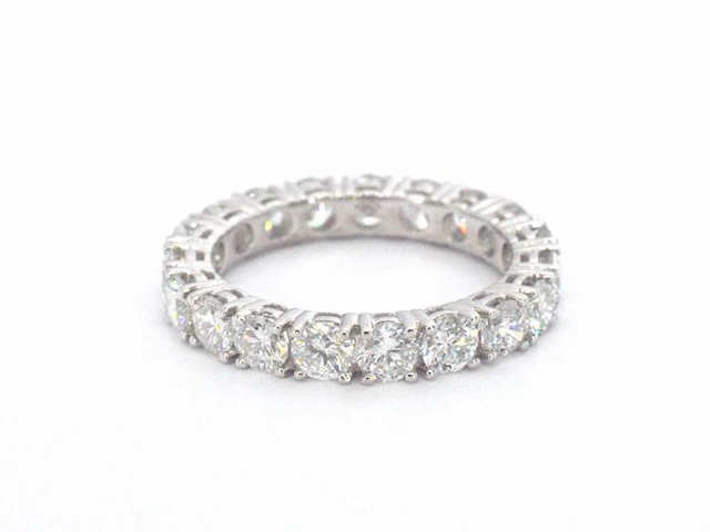 Exclusieve witgouden alliance ring met diamanten - afbeelding 5 van  11