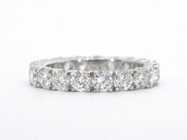 Exclusieve witgouden alliance ring met diamanten - afbeelding 6 van  11
