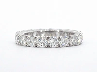 Exclusieve witgouden alliance ring met diamanten - afbeelding 6 van  11