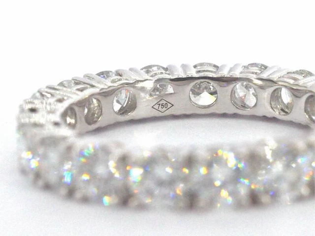 Exclusieve witgouden alliance ring met diamanten - afbeelding 9 van  11